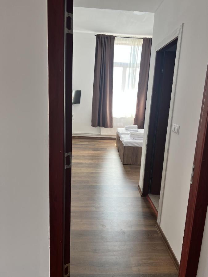 The Dot Hotel Mediaş Buitenkant foto